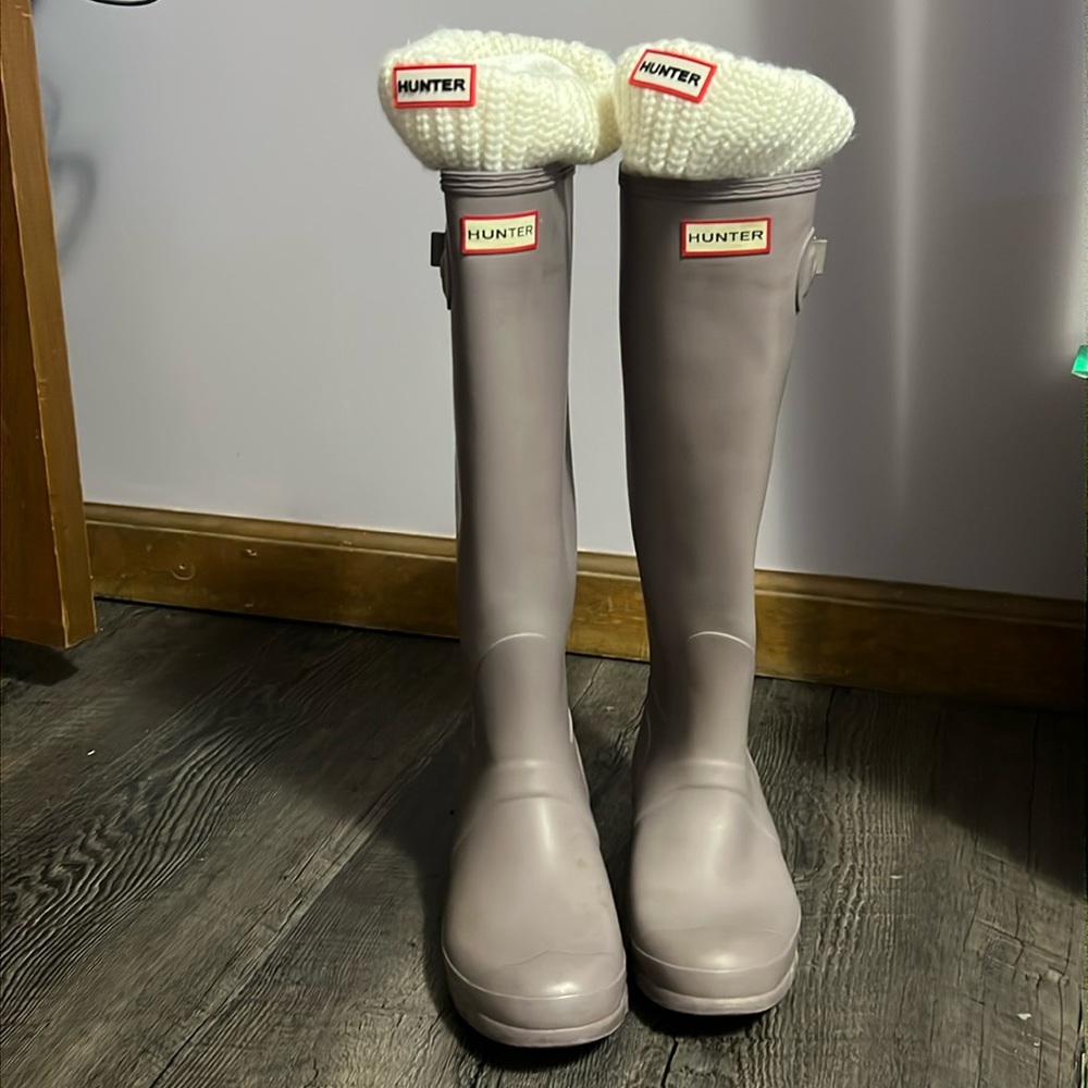 Hunter rainboots with sock inserts